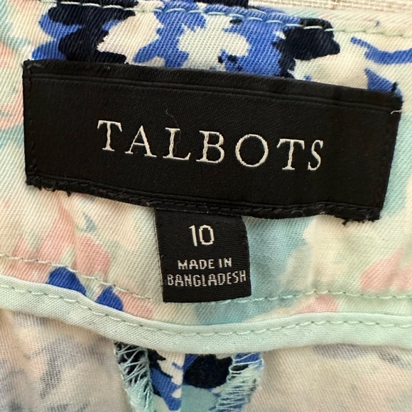 Talbots Floral Women Shorts - Blue and Cream🌴☀️ - Picture 8 of 12